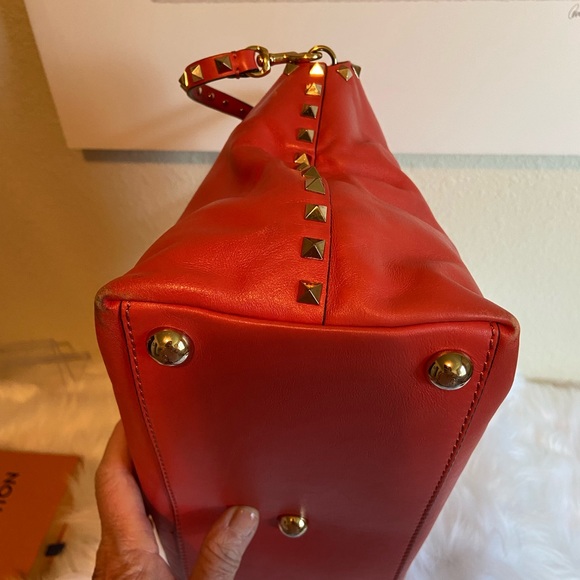 Valentino Garavani VGUC Dome Rockstud Tote in Coral Calfskin - Picture 7 of 15
